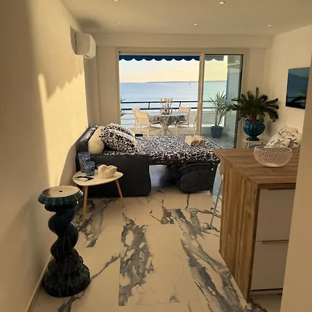 Luxury & Sea View, T2 Waterfront, Wifi, Air Conditioning * Antibes