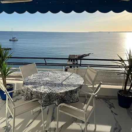 Luxury & Sea View, T2 Waterfront, Wifi, Air Conditioning * Antibes