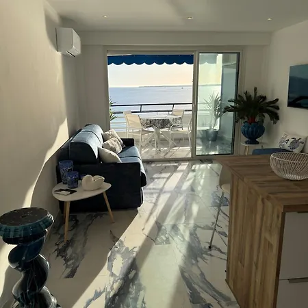 Luxury & Sea View, T2 Waterfront, Wifi, Air Conditioning * Antibes