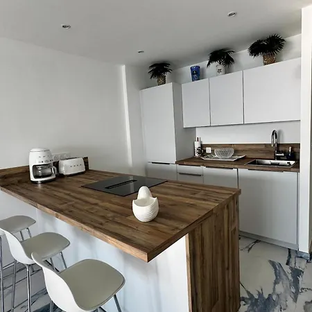 Luxury & Sea View, T2 Waterfront, Wifi, Air Conditioning Antibes